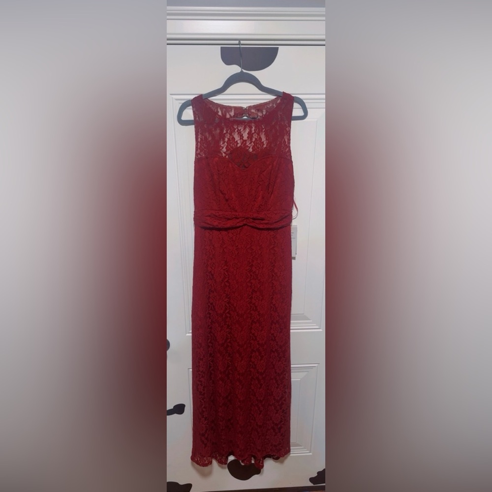 Elegant Red Lace Evening Dress